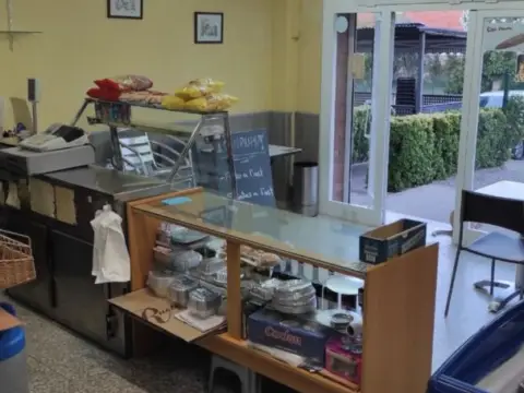 Local comercial en Carrer de l'Associació