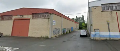 Nave industrial en calle de José María Iparragirre