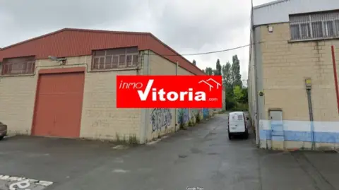 Nave industrial en calle de José María Iparragirre