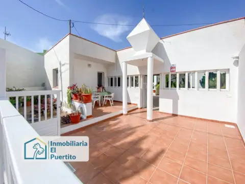 Casa pareada en Avenida Marítima