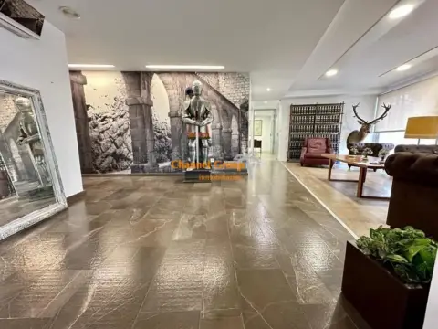 Oficina en Raval - Puertas Coloradas