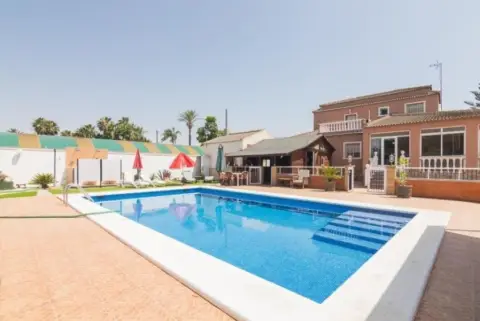 Chalet en Crta. La Marina