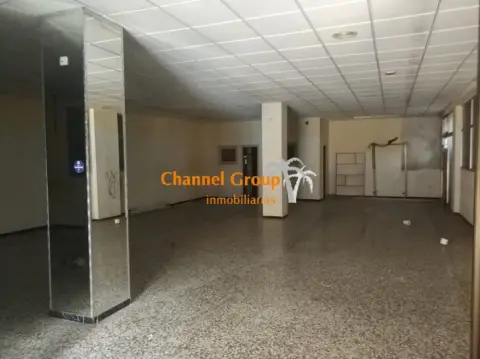 Local comercial en Asilo - Pisos Azules