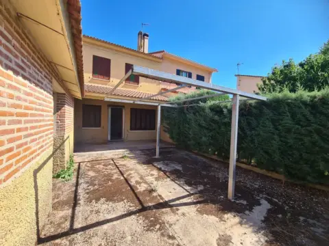 Casa pareada en Los Ángeles de San Rafael