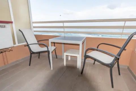 Estudio en Paseo Marítimo Rey de España, 54