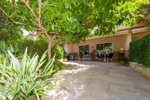 Casa adosada en Carrer de la Sardana, 22