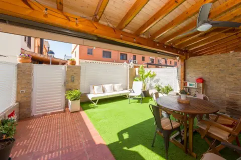 Casa adosada en Carrer Sant Joan de Moro, 6