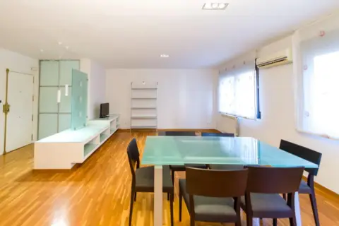 Piso en calle de Amadeo I, 38