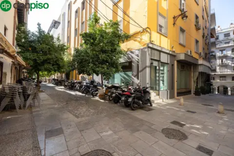 Local comercial en calle de Sarabia