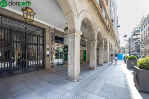 Local comercial en calle de Sarabia