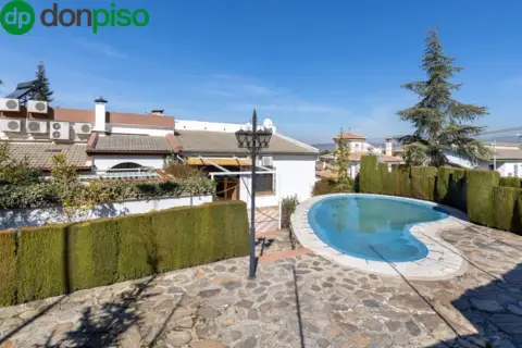 Chalet en calle Bermejales de Los