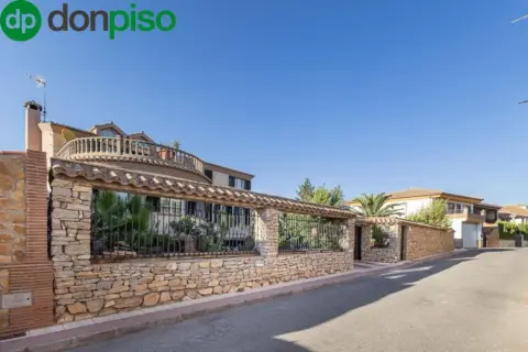Chalet en calle Almendros