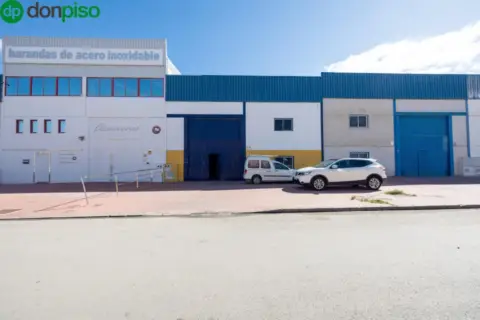 Nave industrial en calle Industria
