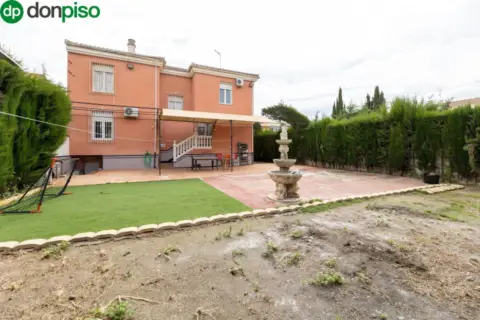 Casa en calle del Profesor Tierno Galván