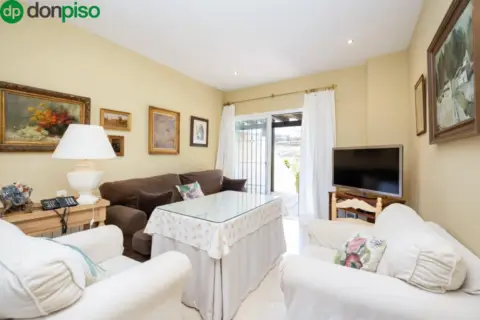 Casa adosada en calle Sala de los Reyes