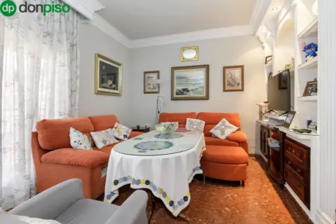 Casa adosada en calle de la Ribera