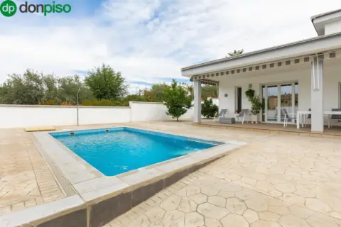 Chalet en calle de la Amapola