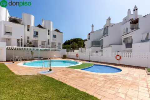Casa adosada en Avenida de Salobreña