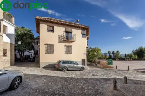 Edificio en Placeta del Cristo de las Azucenas