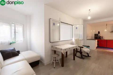 Piso en Avenida de Ogijares, 13