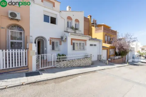 Casa adosada en Avenida de la Libertad, 6