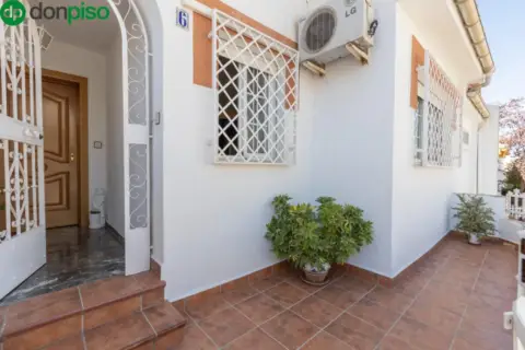 Casa adosada en Avenida de la Libertad, 6