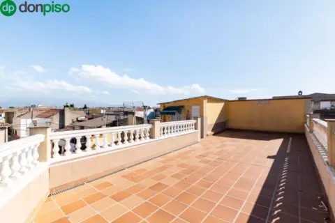 Casa adosada en calle de Rosa, 1