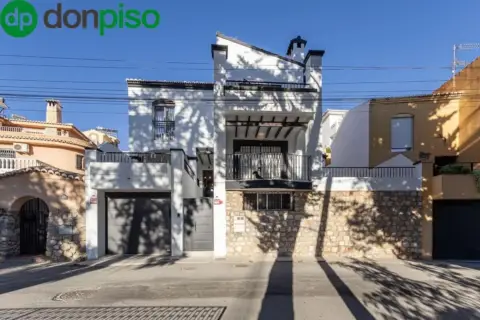 Casa adosada en calle Blasco Ibáñez