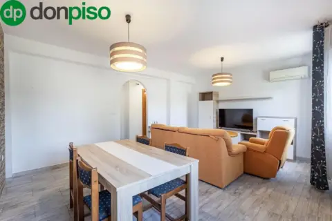 Piso en calle Javier de Burgos