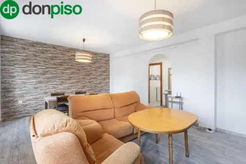 Piso en calle Javier de Burgos