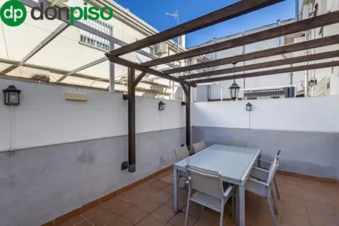 Casa en calle del Río Darro