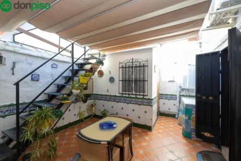 Casa adosada en calle Santa Herminia