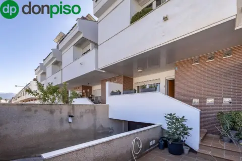 Casa adosada en calle de Colombia