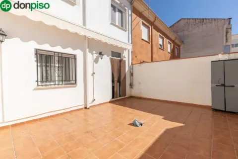 Casa adosada en Urbanización Bermejales