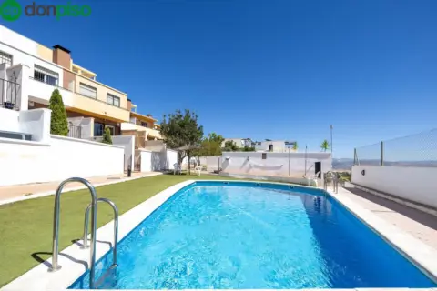 Casa adosada en Paseo de la Cueva, 161