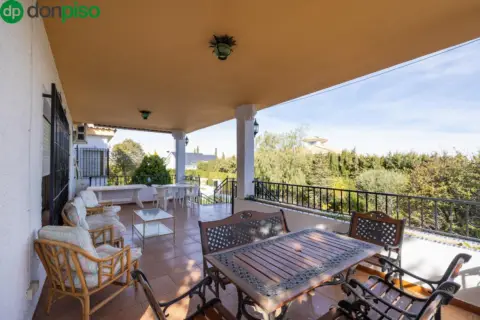 Chalet en Urbanización Alijares