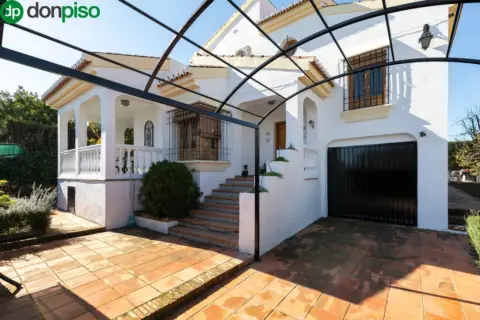 Chalet en calle de Granado