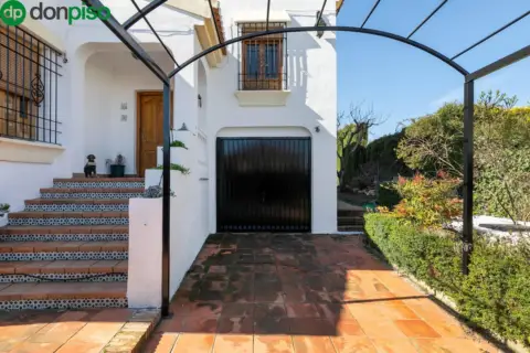 Chalet en calle de Granado