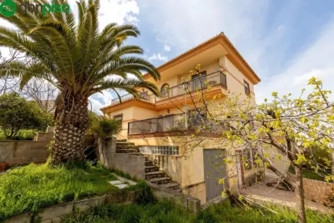 Chalet en calle de Granada