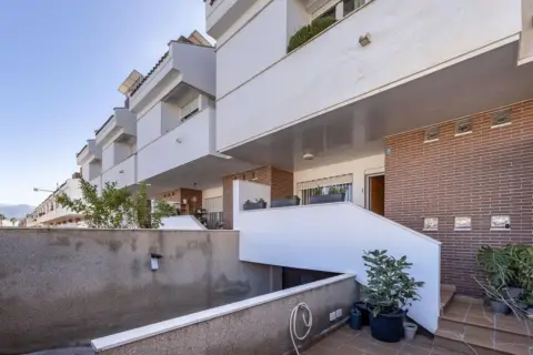Casa adosada en calle de Colombia, 28