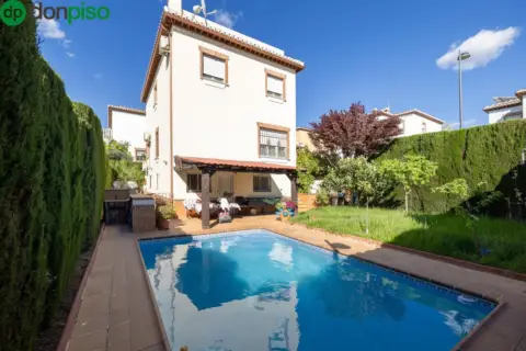 Chalet en calle de Carmen Martín Gaite