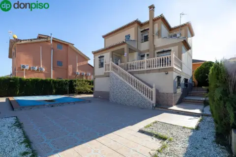 Chalet en calle de la Retama, 19