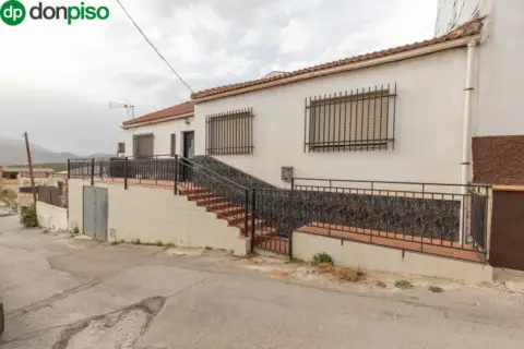 Casa en calle Mariana Pineda
