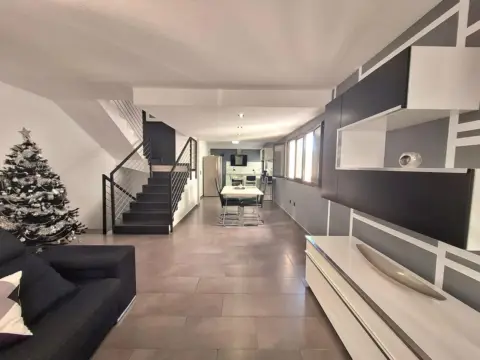 Casa adosada en calle de la Montaña de Humiaga