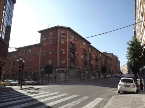 Edificio en Avenida del Mar