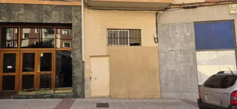 Local comercial en calle del Monte Mendaur