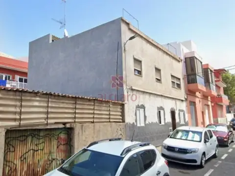 Chalet en calle de los Angeles