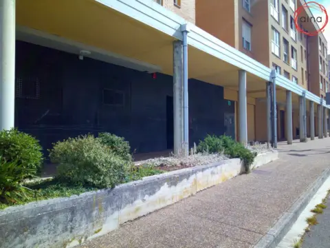 Local comercial en Huarte - Uharte