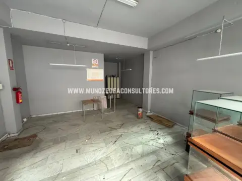 Local comercial en calle Obispo dominguez Valdecañas