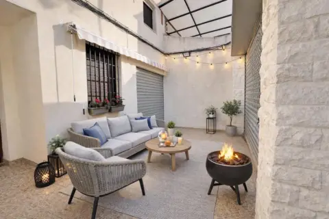 Casa adosada en calle de Tirant lo Blanc